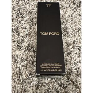 Tom Ford Shade And Illuminate Soft Radiance SPF50 Foundation 5.1 COOL ALMOND